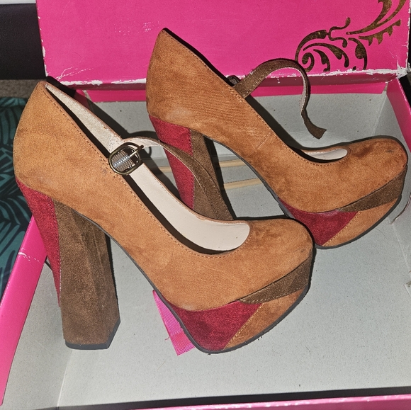 Candie's Platform Heel - Picture 3 of 6